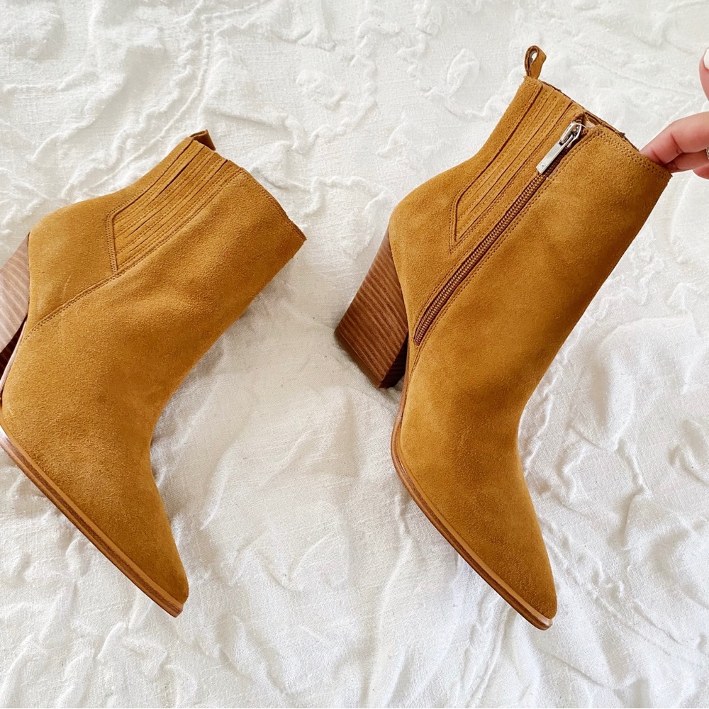 Marc Fisher Mariel Western
Boot New $199 - Picture 3 of 5